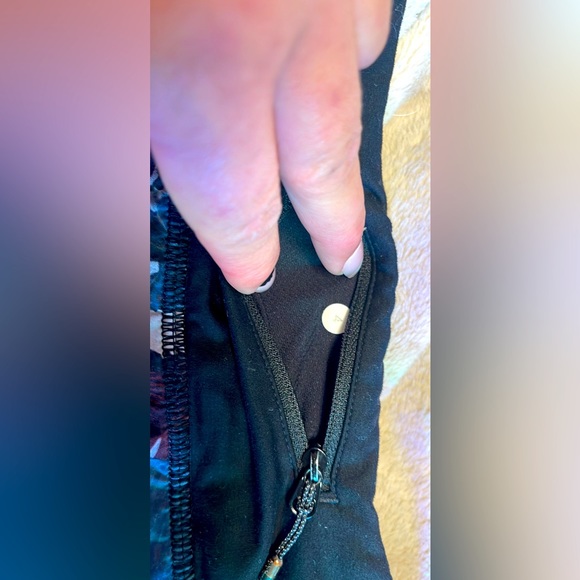 Lululemon moth shorts size 4 - Picture 5 of 6